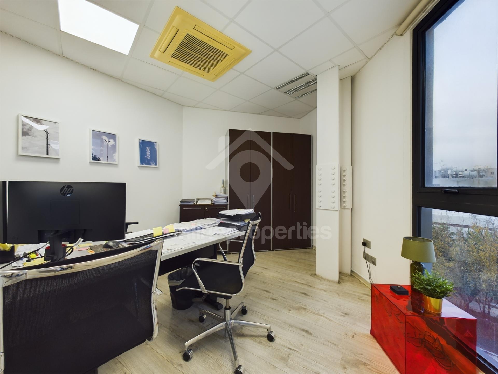 To change image, hover mouse over thumbnails below