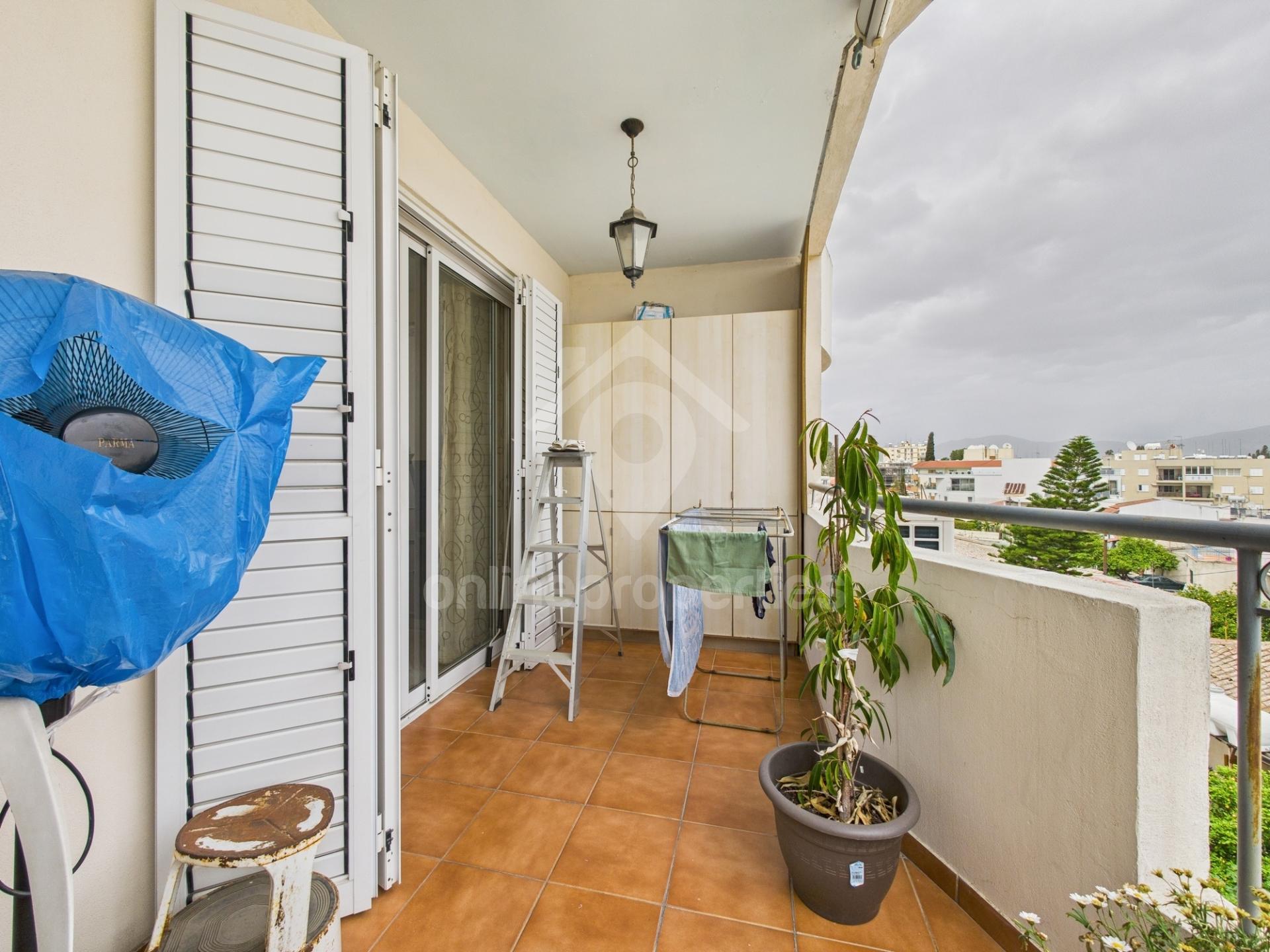 To change image, hover mouse over thumbnails below