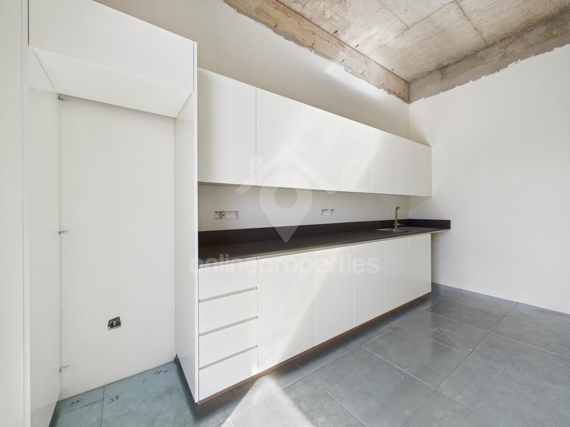 To change image, hover mouse over thumbnails below