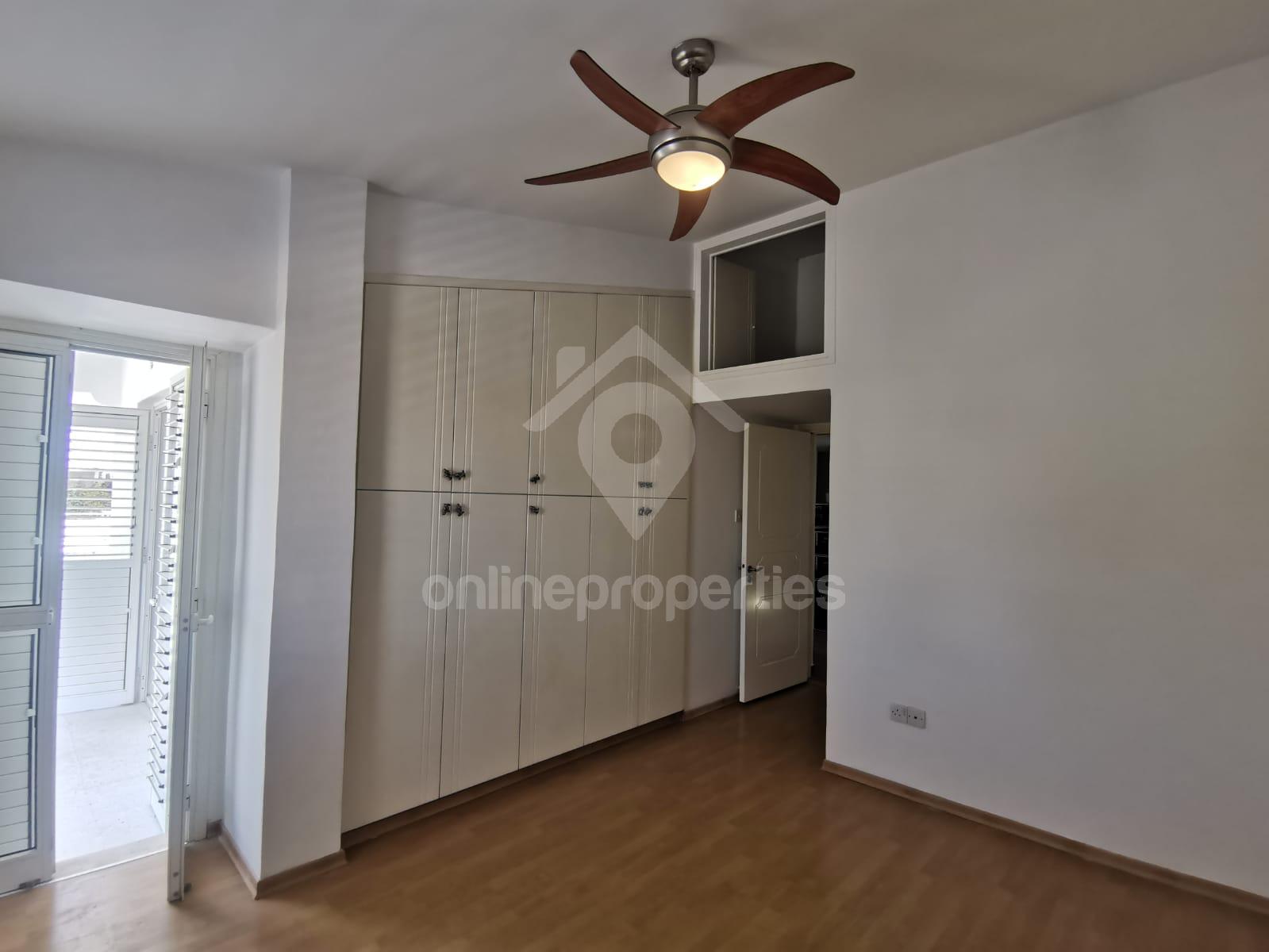 To change image, hover mouse over thumbnails below