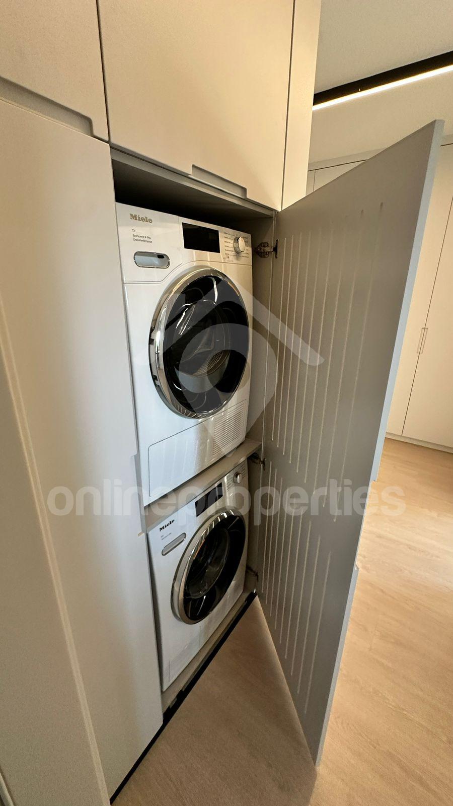 To change image, hover mouse over thumbnails below