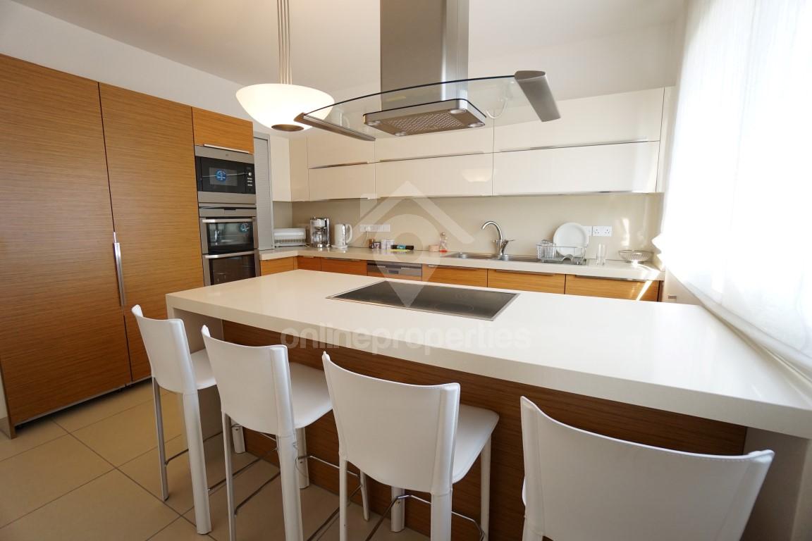 To change image, hover mouse over thumbnails below