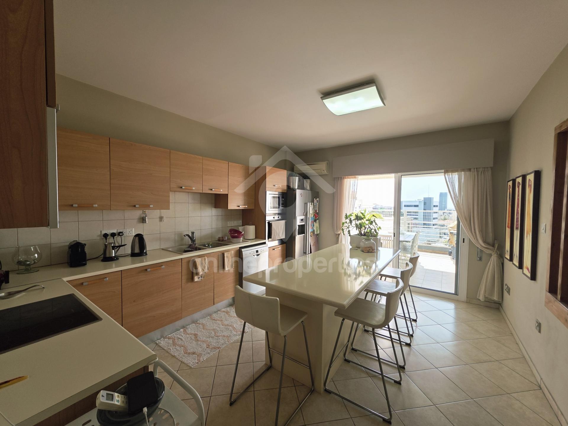 To change image, hover mouse over thumbnails below