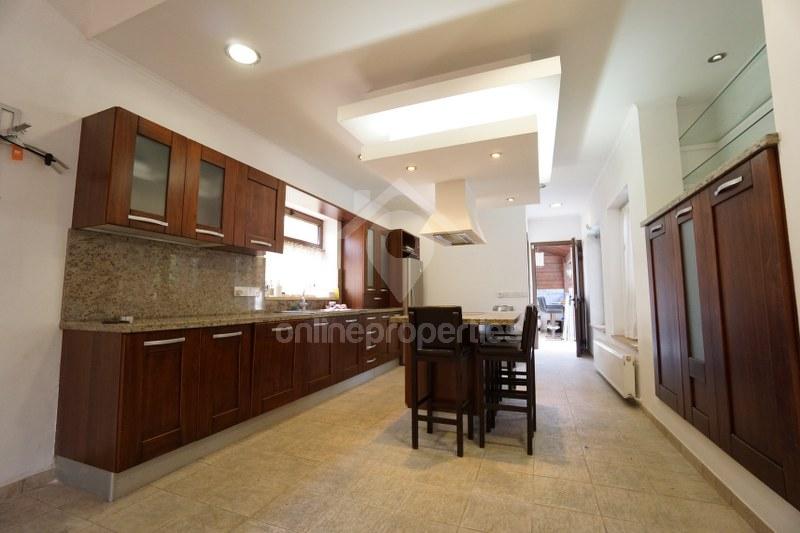 To change image, hover mouse over thumbnails below