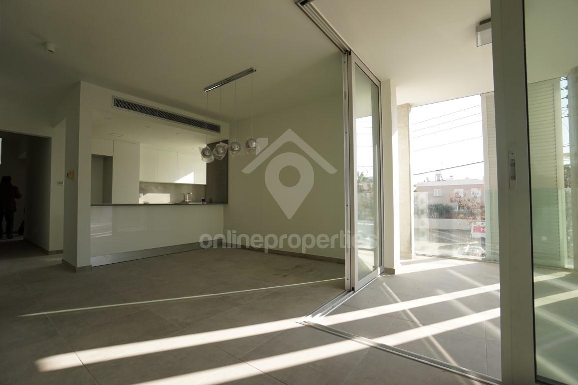 To change image, hover mouse over thumbnails below