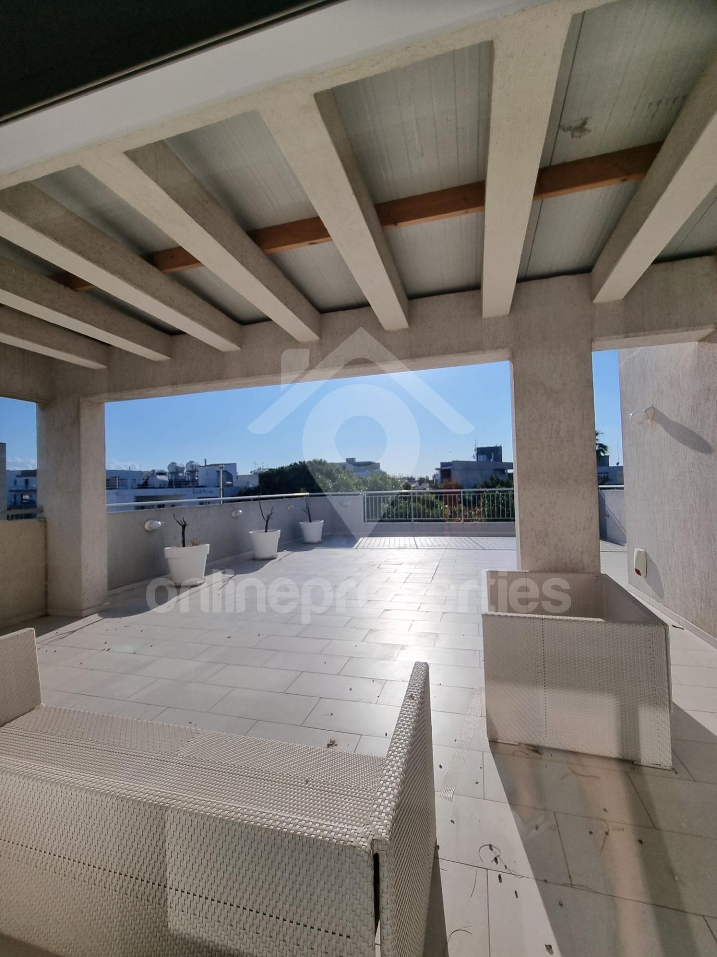 To change image, hover mouse over thumbnails below