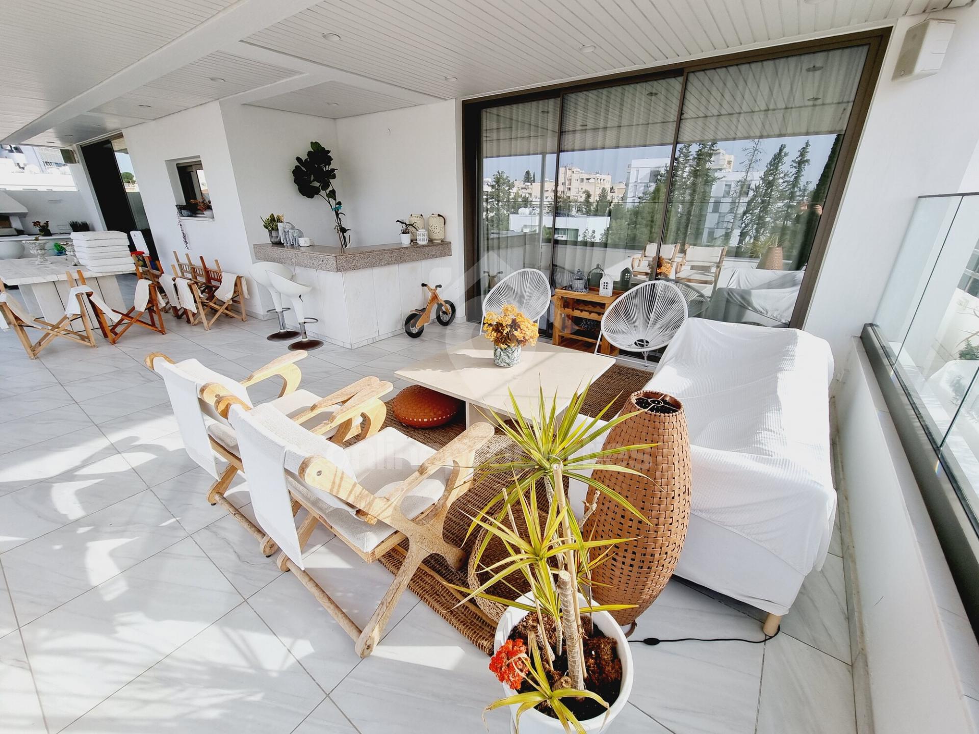 To change image, hover mouse over thumbnails below