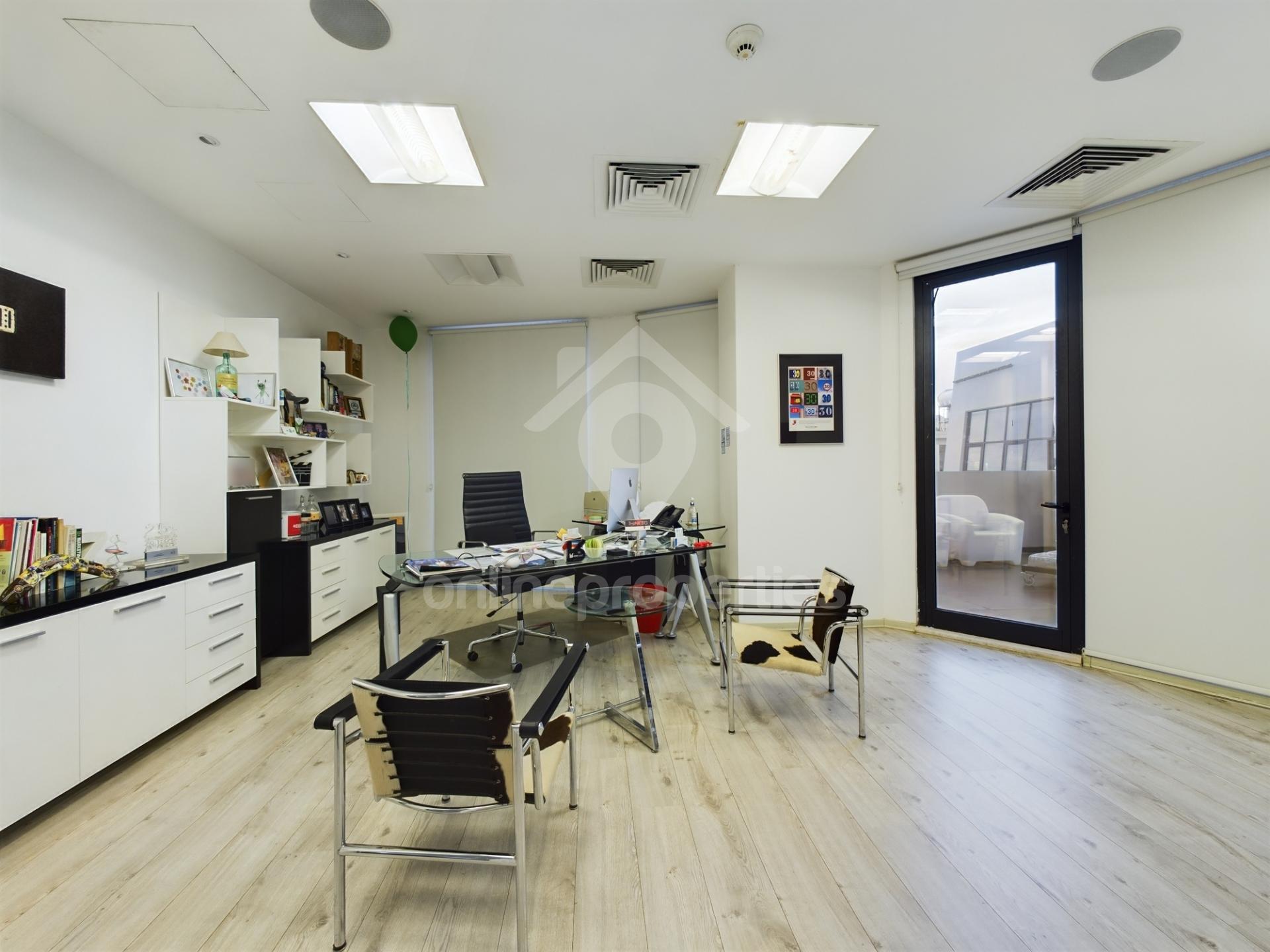 To change image, hover mouse over thumbnails below