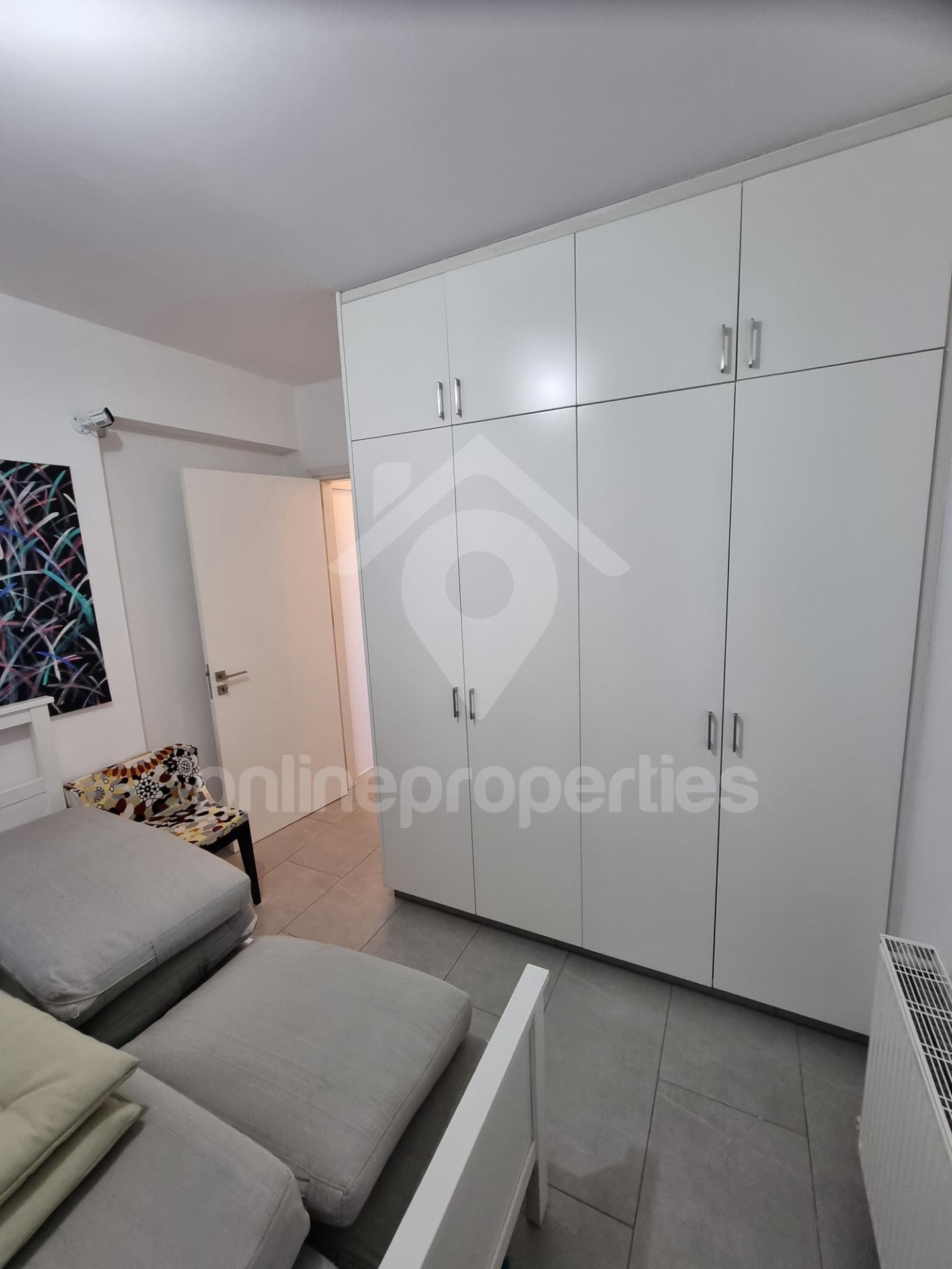 To change image, hover mouse over thumbnails below