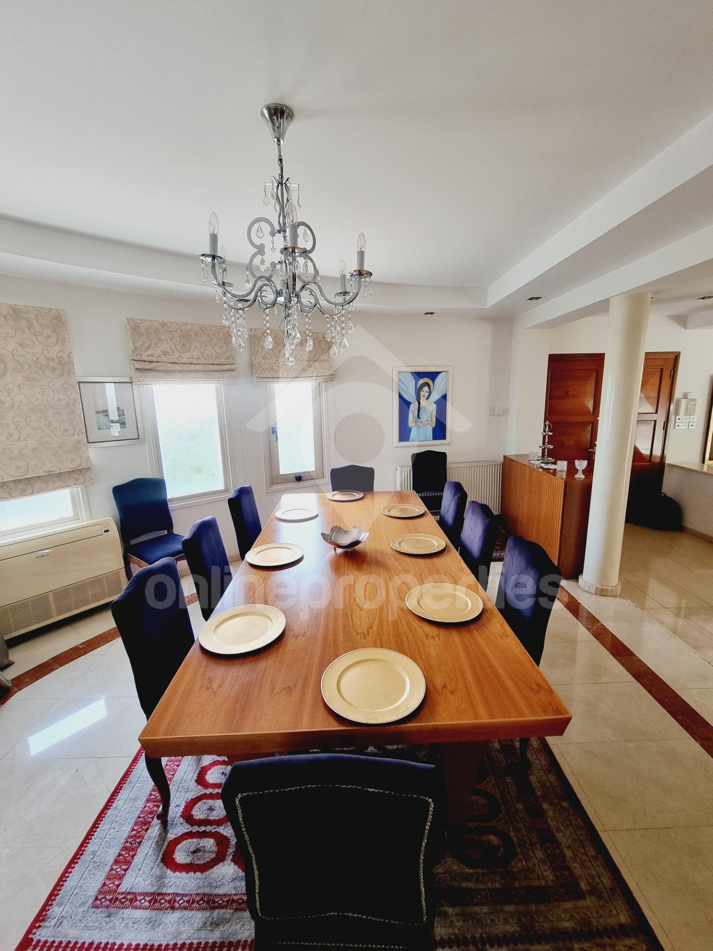 To change image, hover mouse over thumbnails below