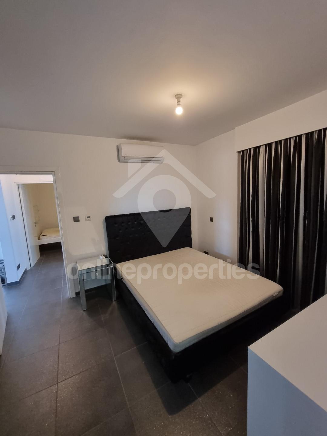 To change image, hover mouse over thumbnails below