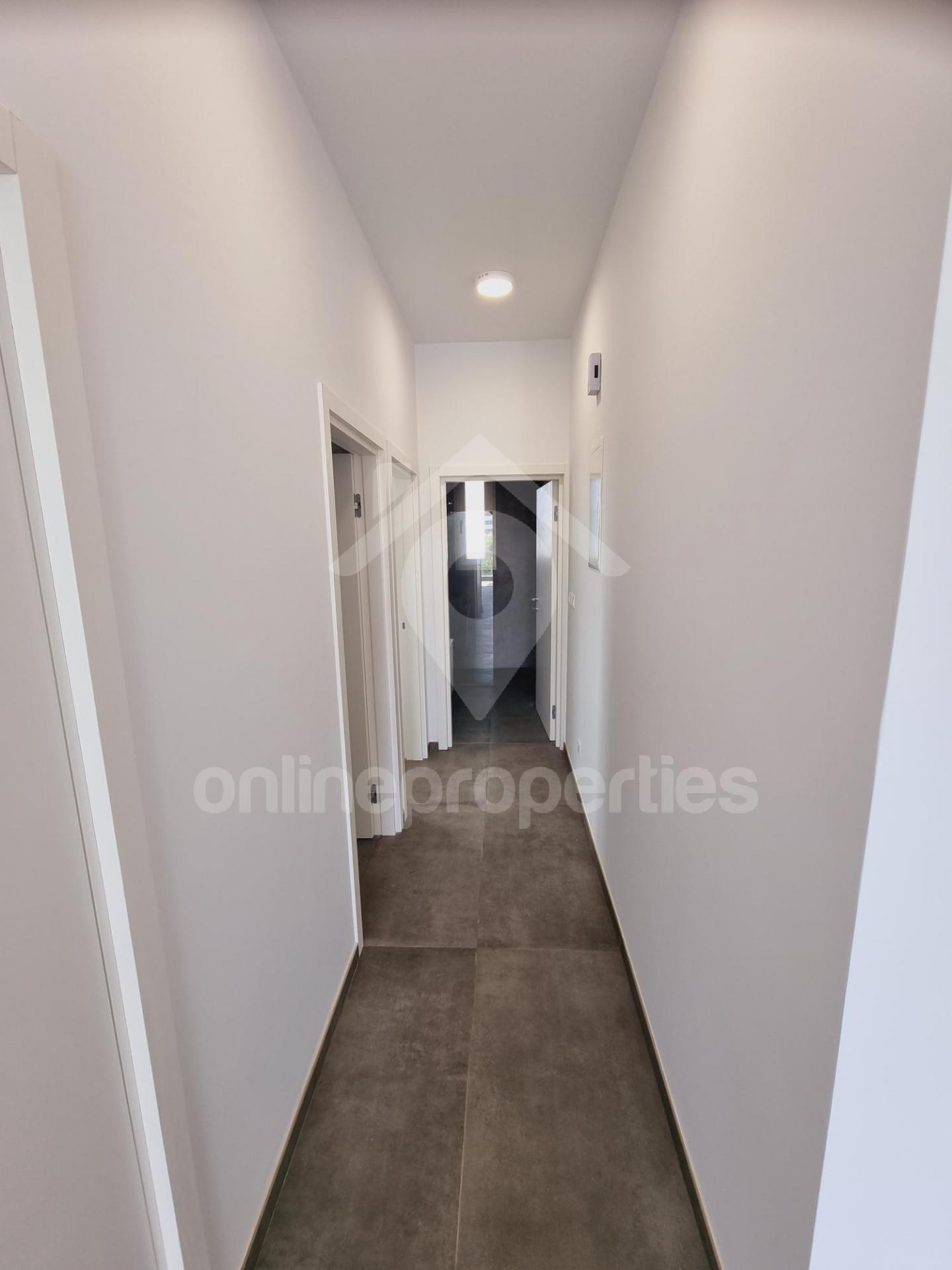 To change image, hover mouse over thumbnails below