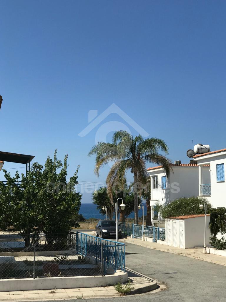 To change image, hover mouse over thumbnails below