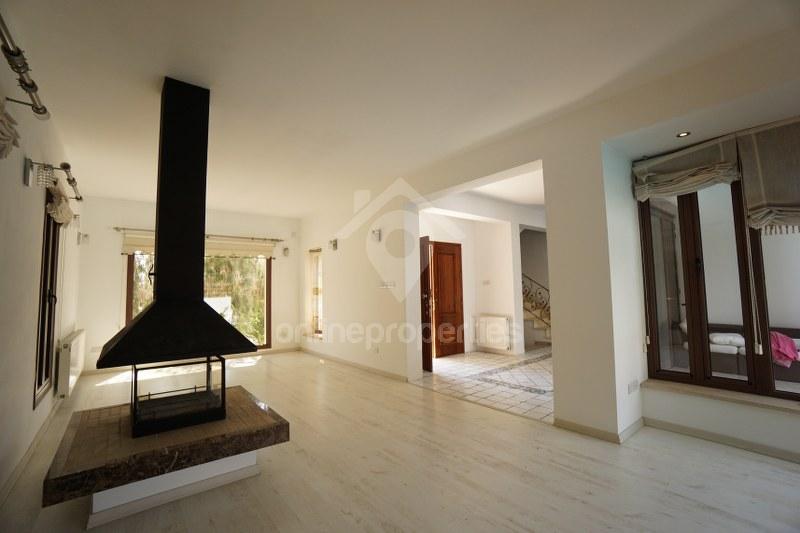 To change image, hover mouse over thumbnails below