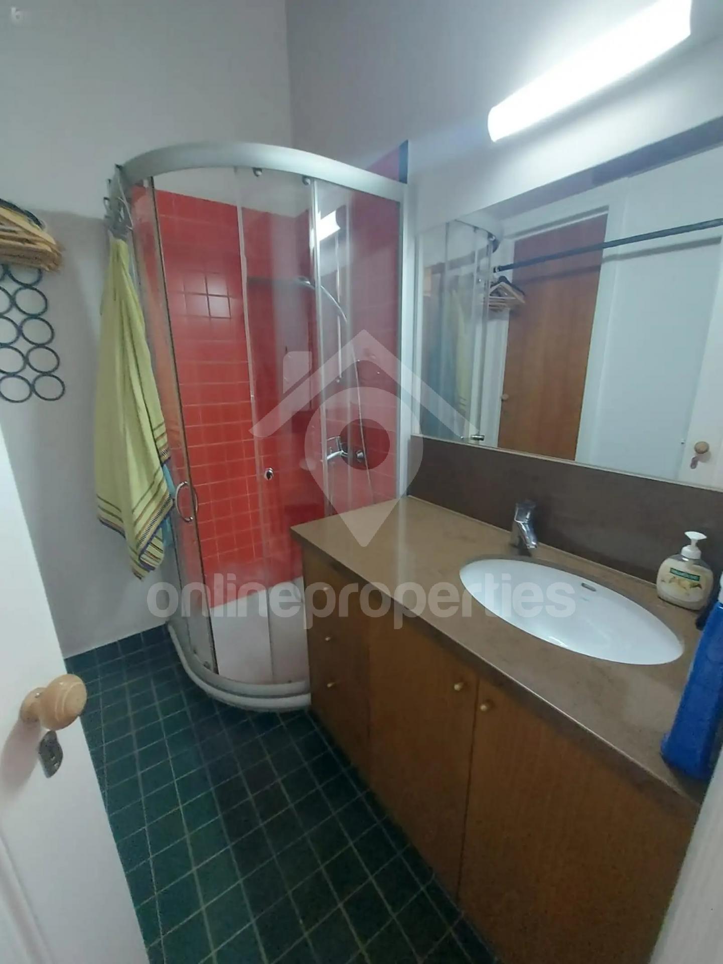 To change image, hover mouse over thumbnails below