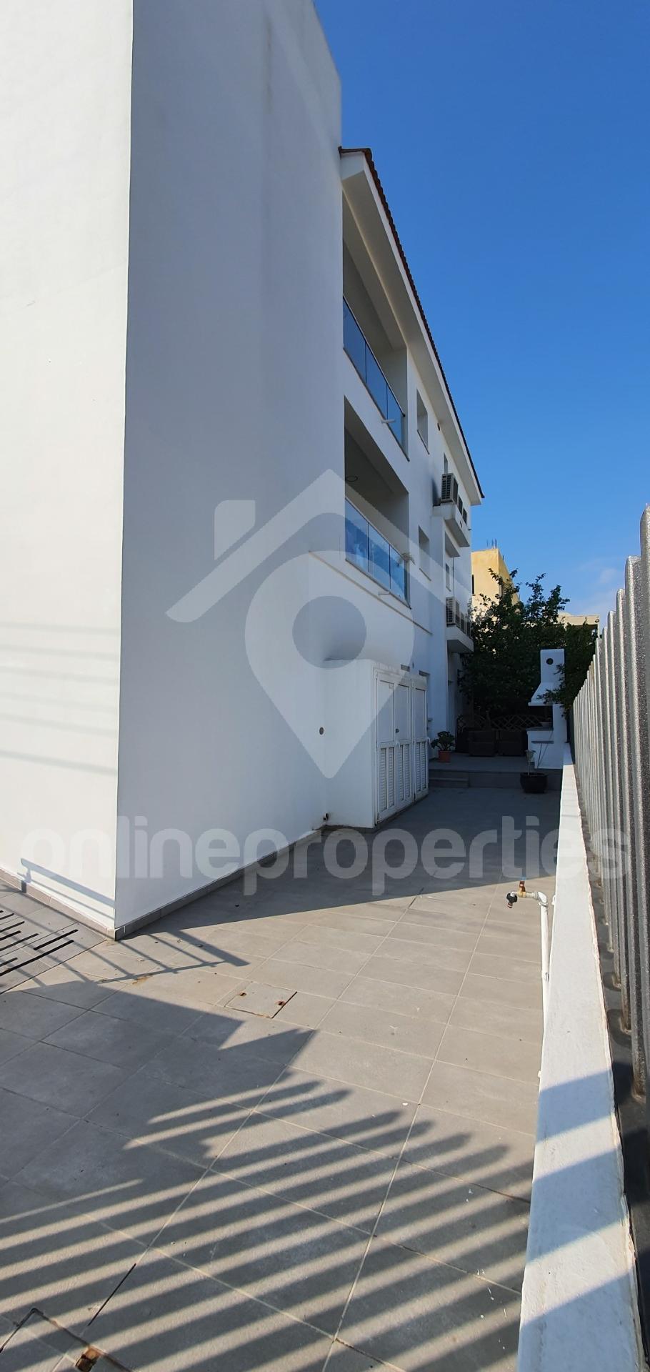 To change image, hover mouse over thumbnails below