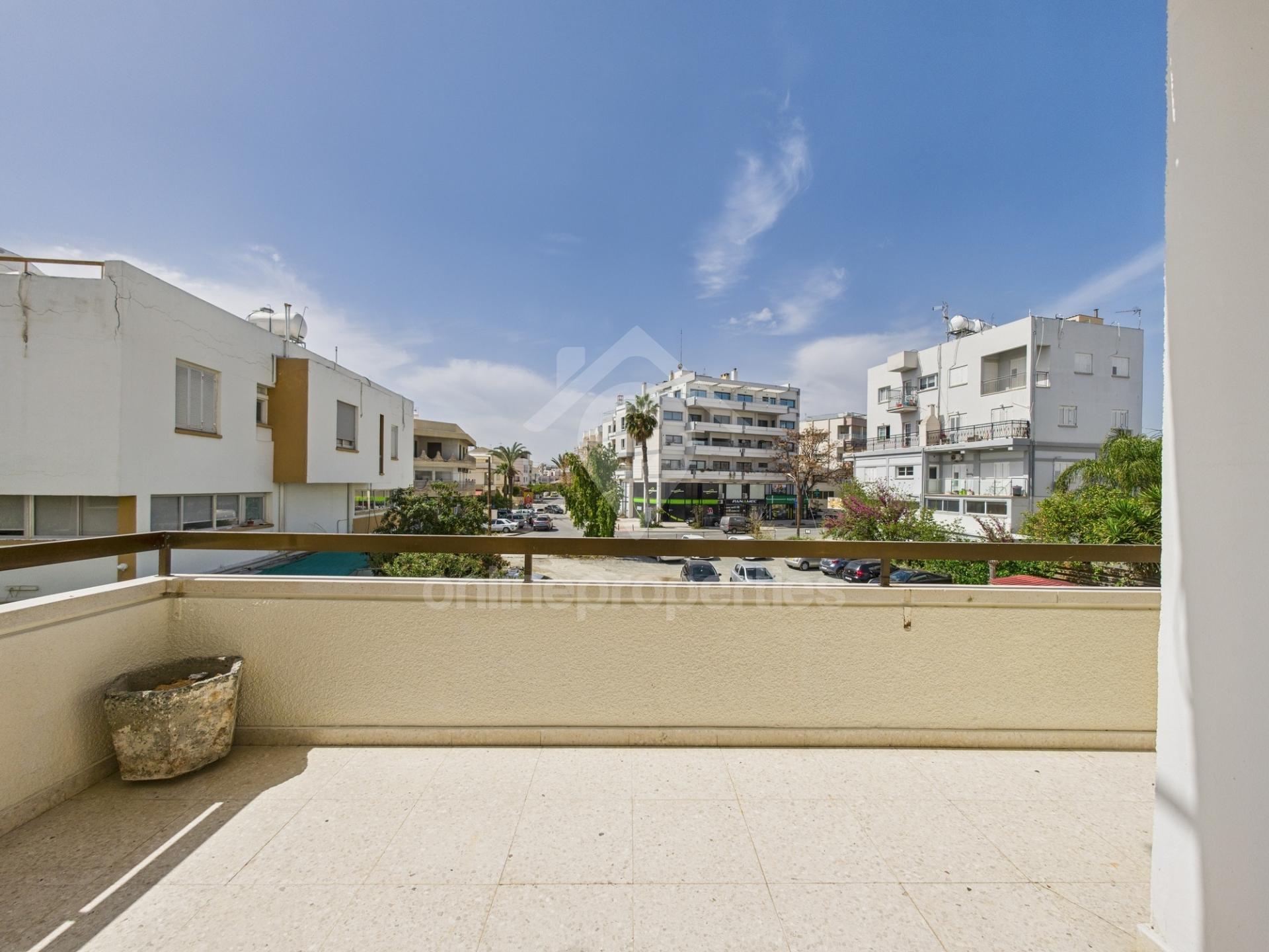 To change image, hover mouse over thumbnails below