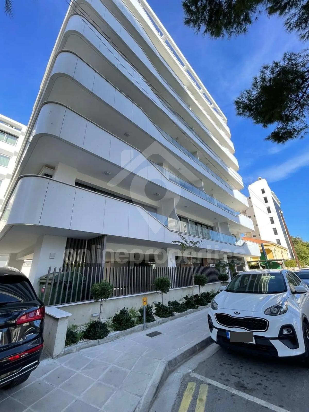 To change image, hover mouse over thumbnails below