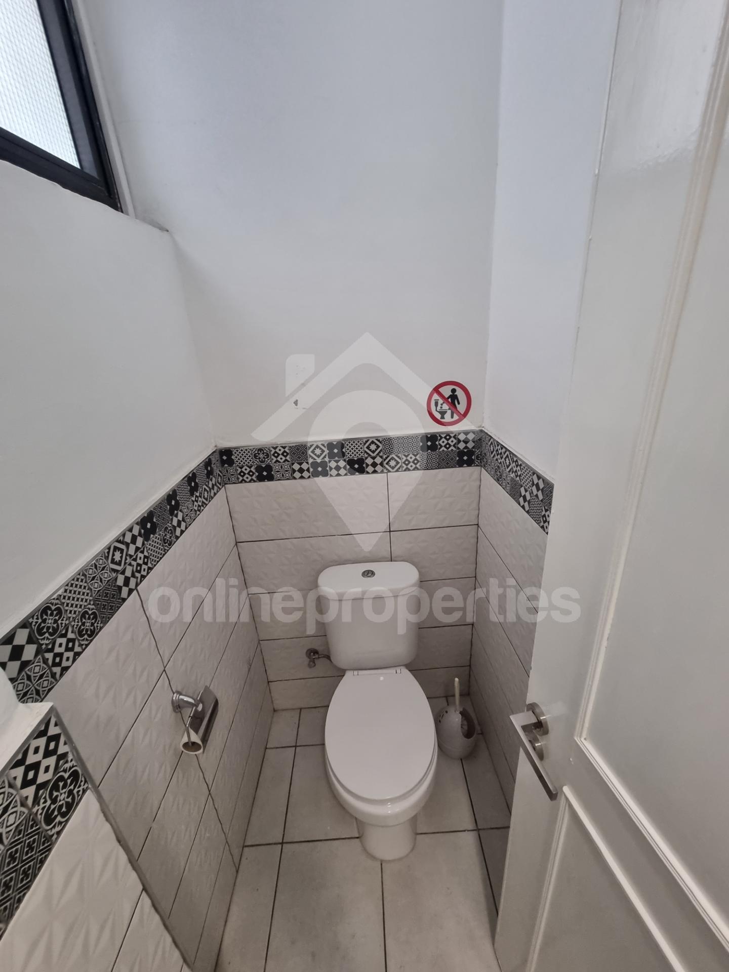 To change image, hover mouse over thumbnails below