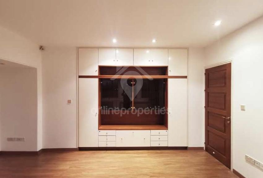 To change image, hover mouse over thumbnails below