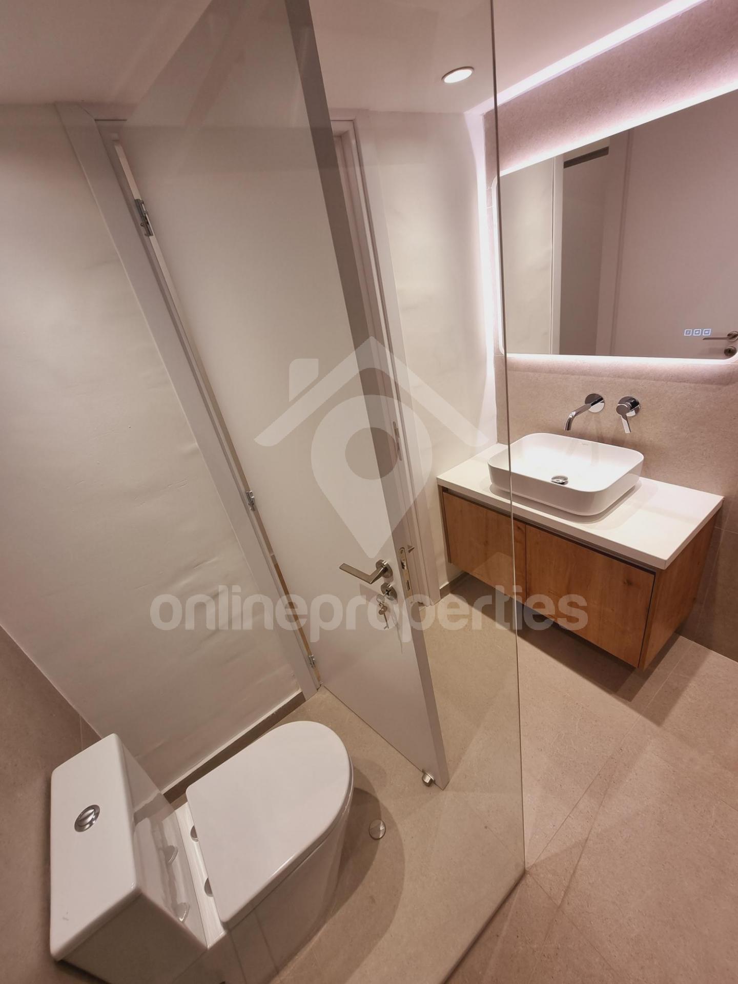 To change image, hover mouse over thumbnails below