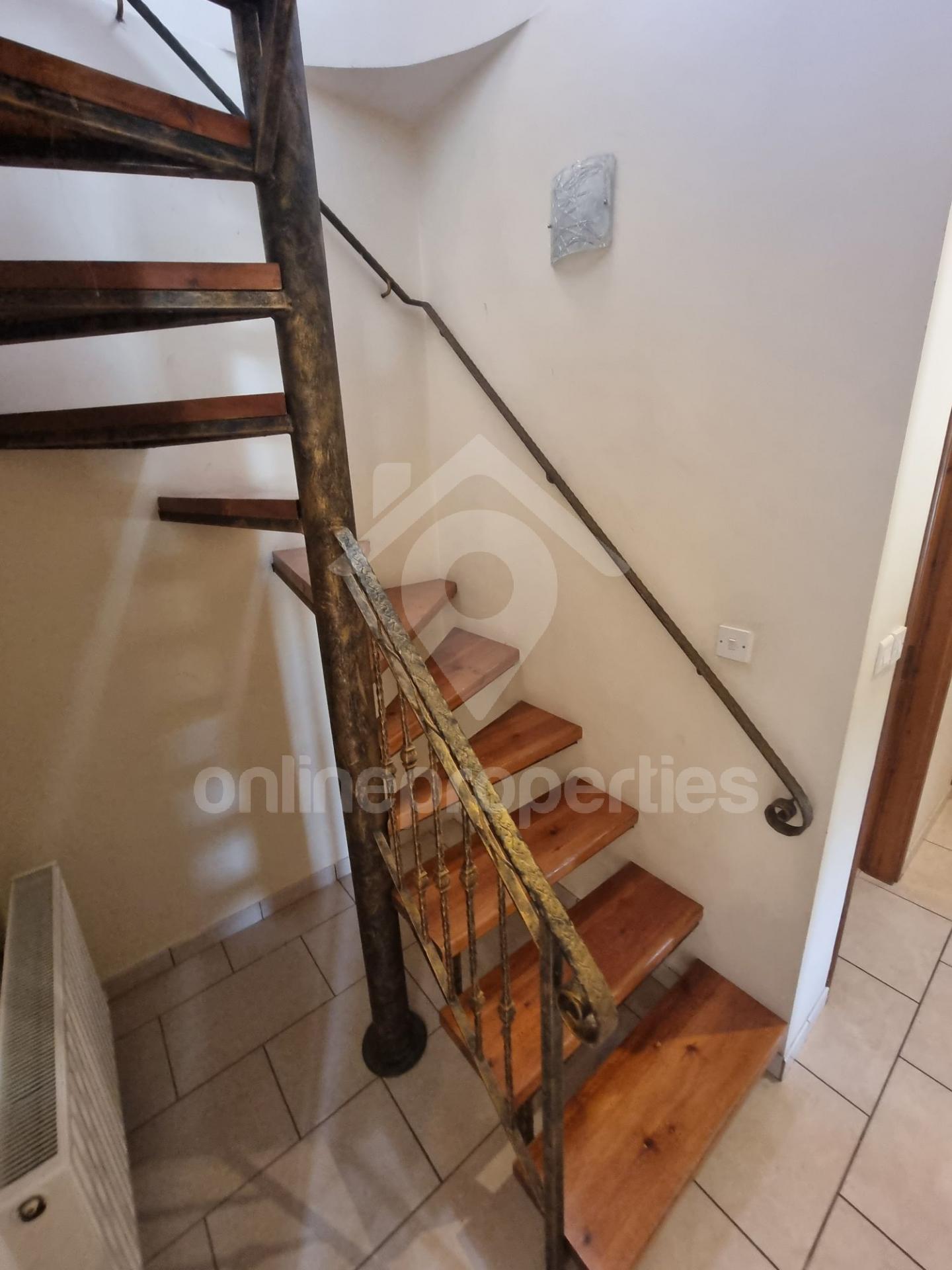 To change image, hover mouse over thumbnails below