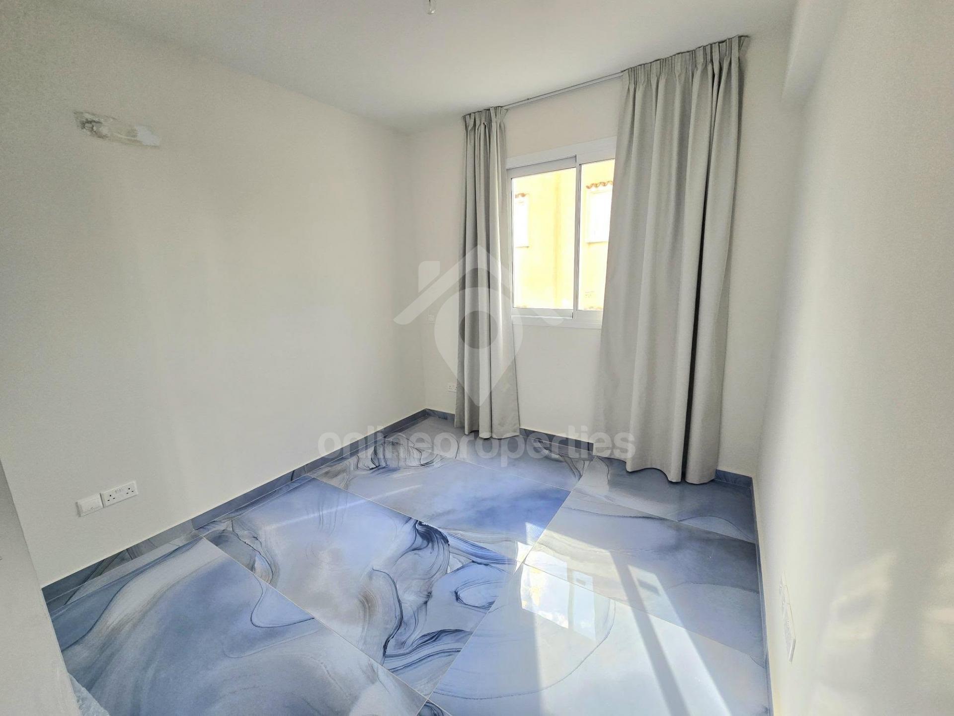 To change image, hover mouse over thumbnails below