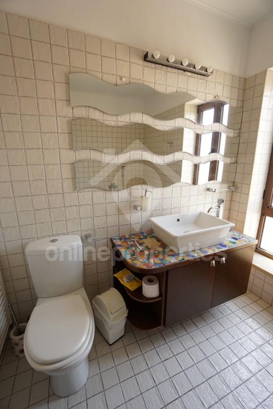 To change image, hover mouse over thumbnails below