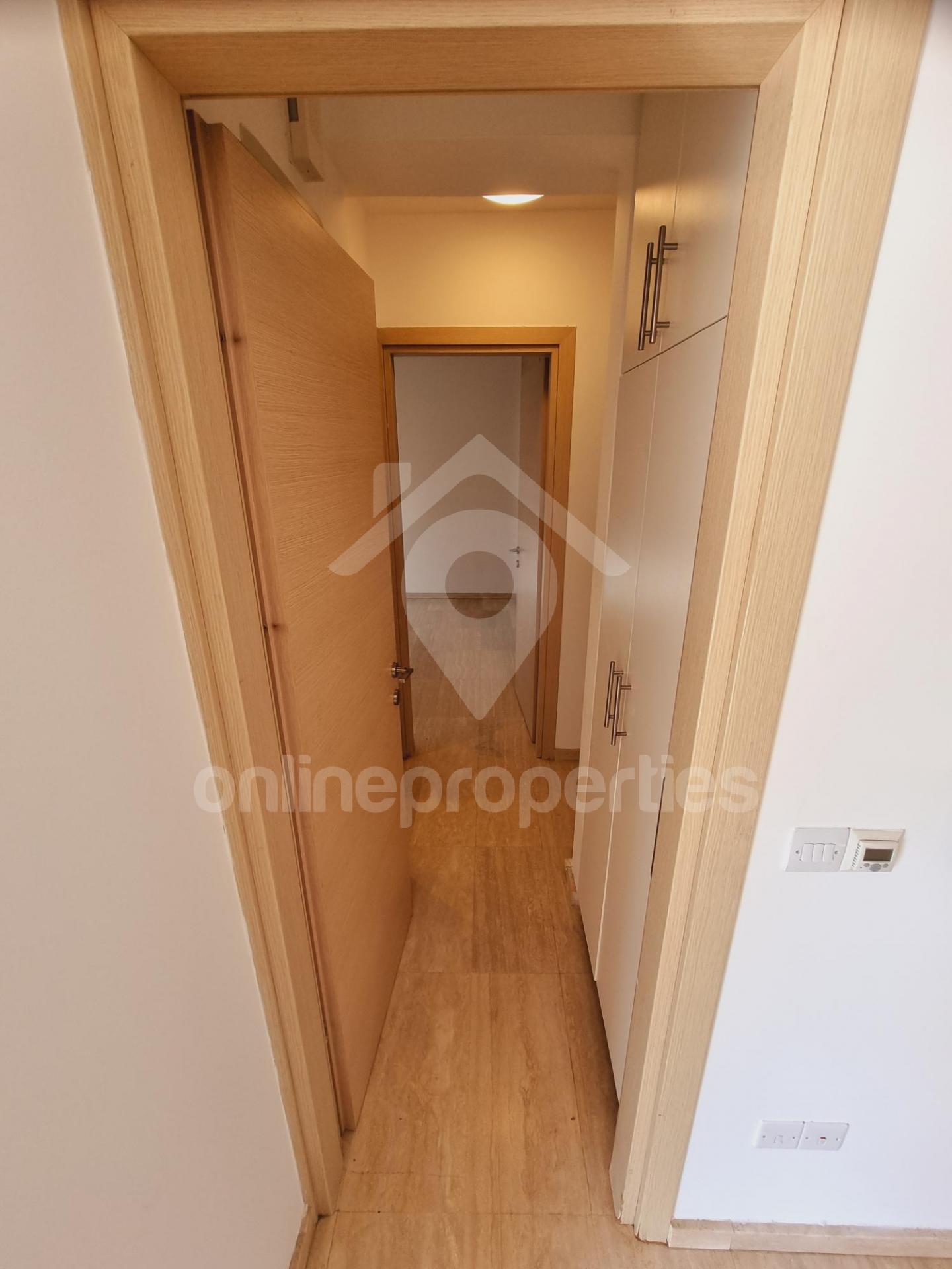 To change image, hover mouse over thumbnails below