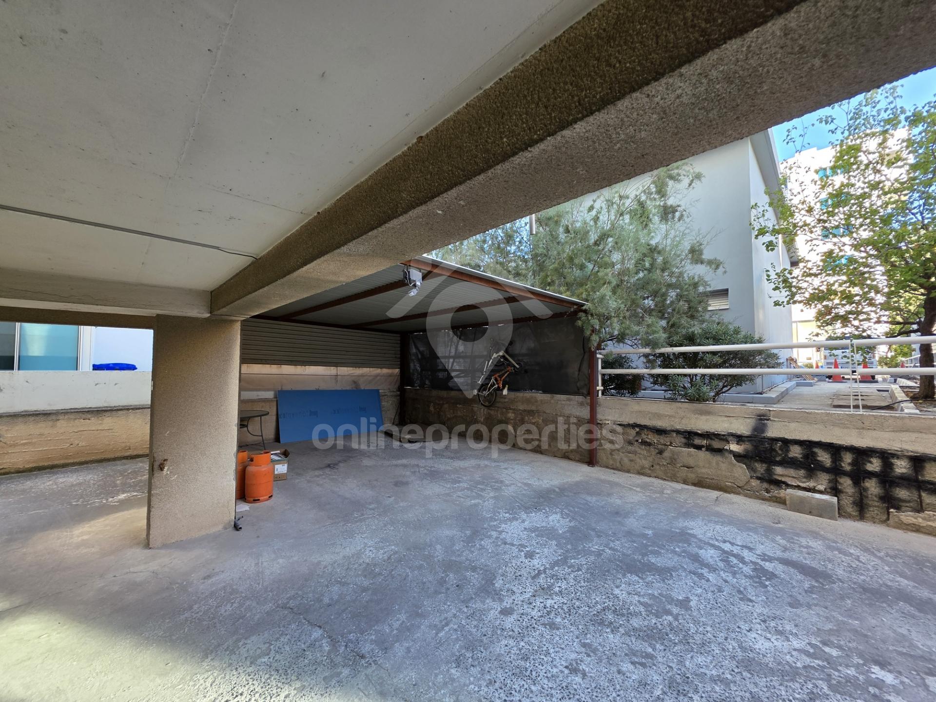 To change image, hover mouse over thumbnails below