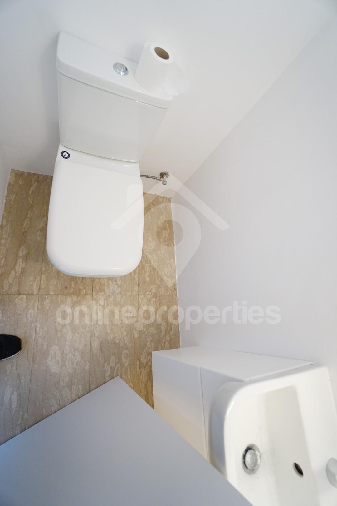 To change image, hover mouse over thumbnails below