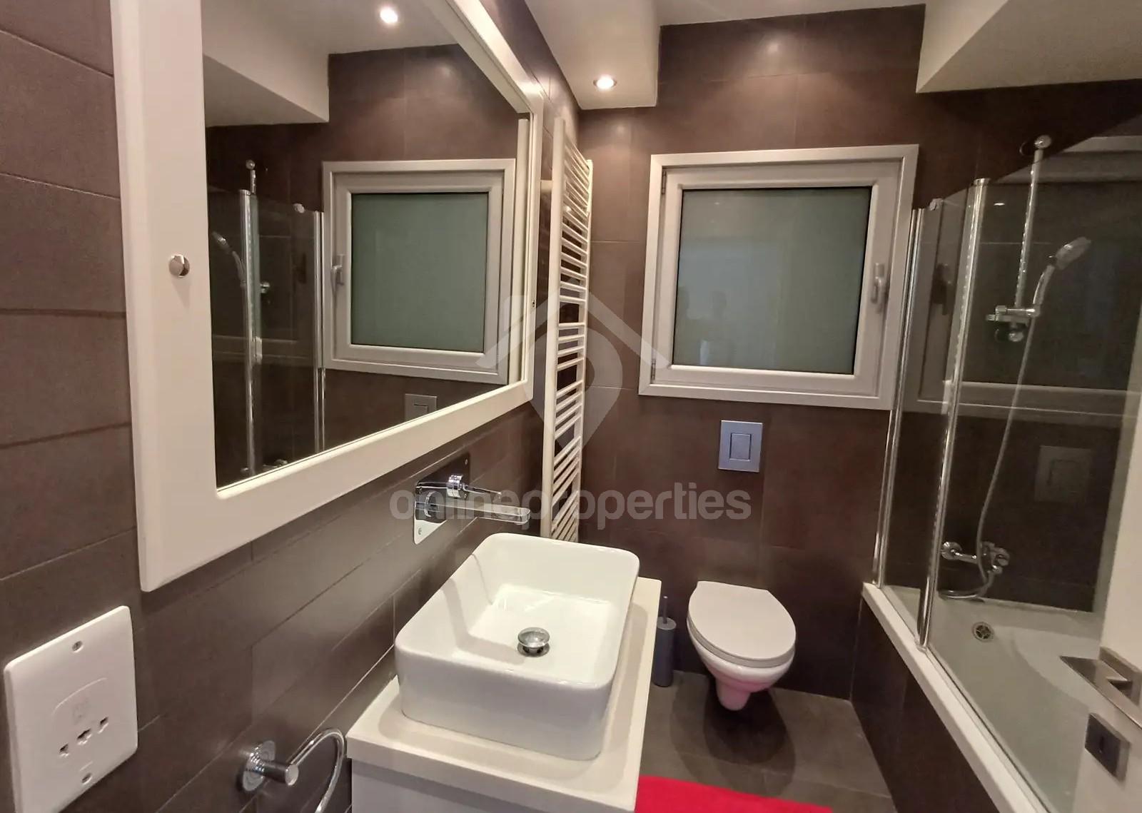 To change image, hover mouse over thumbnails below