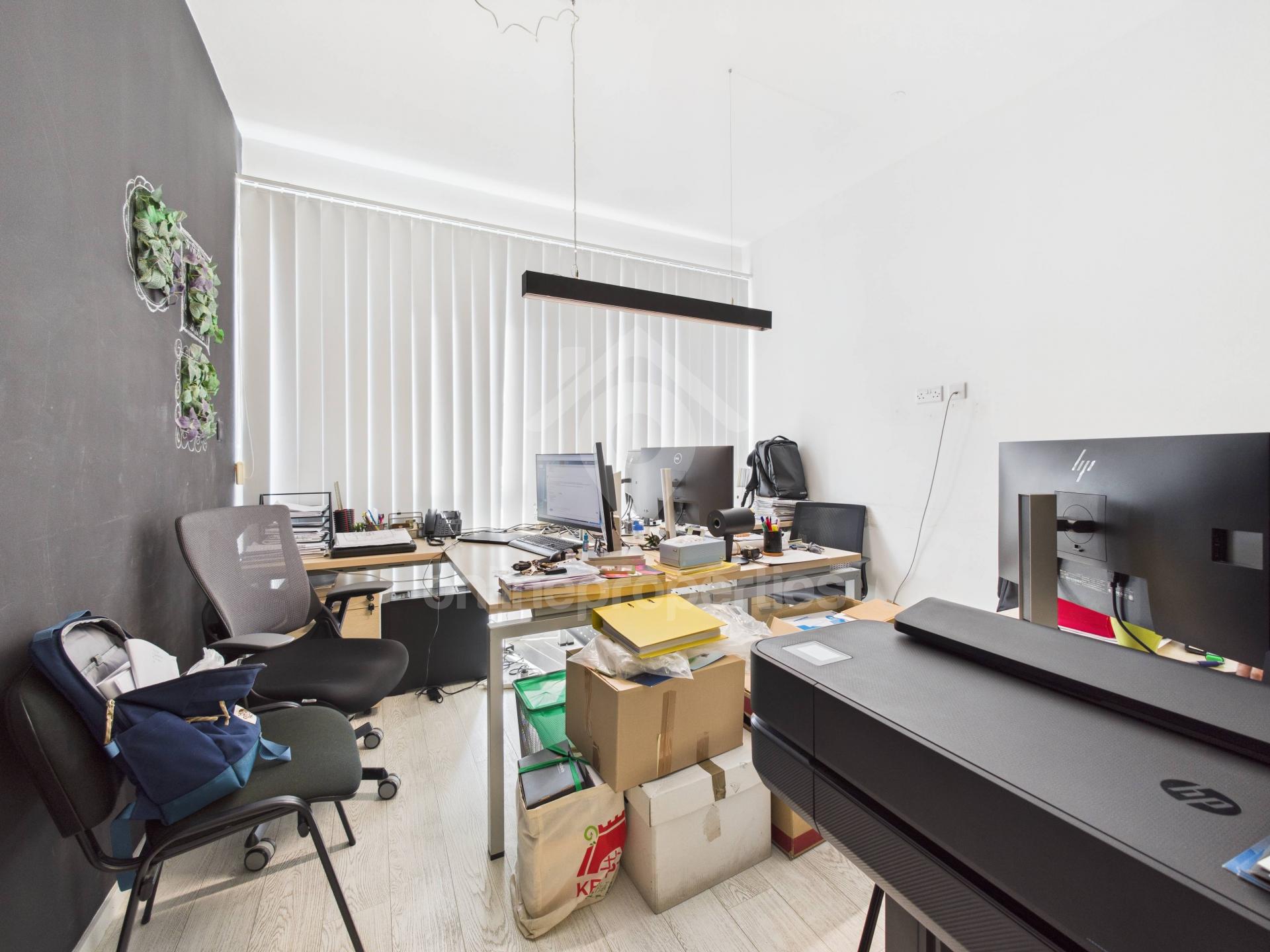 To change image, hover mouse over thumbnails below