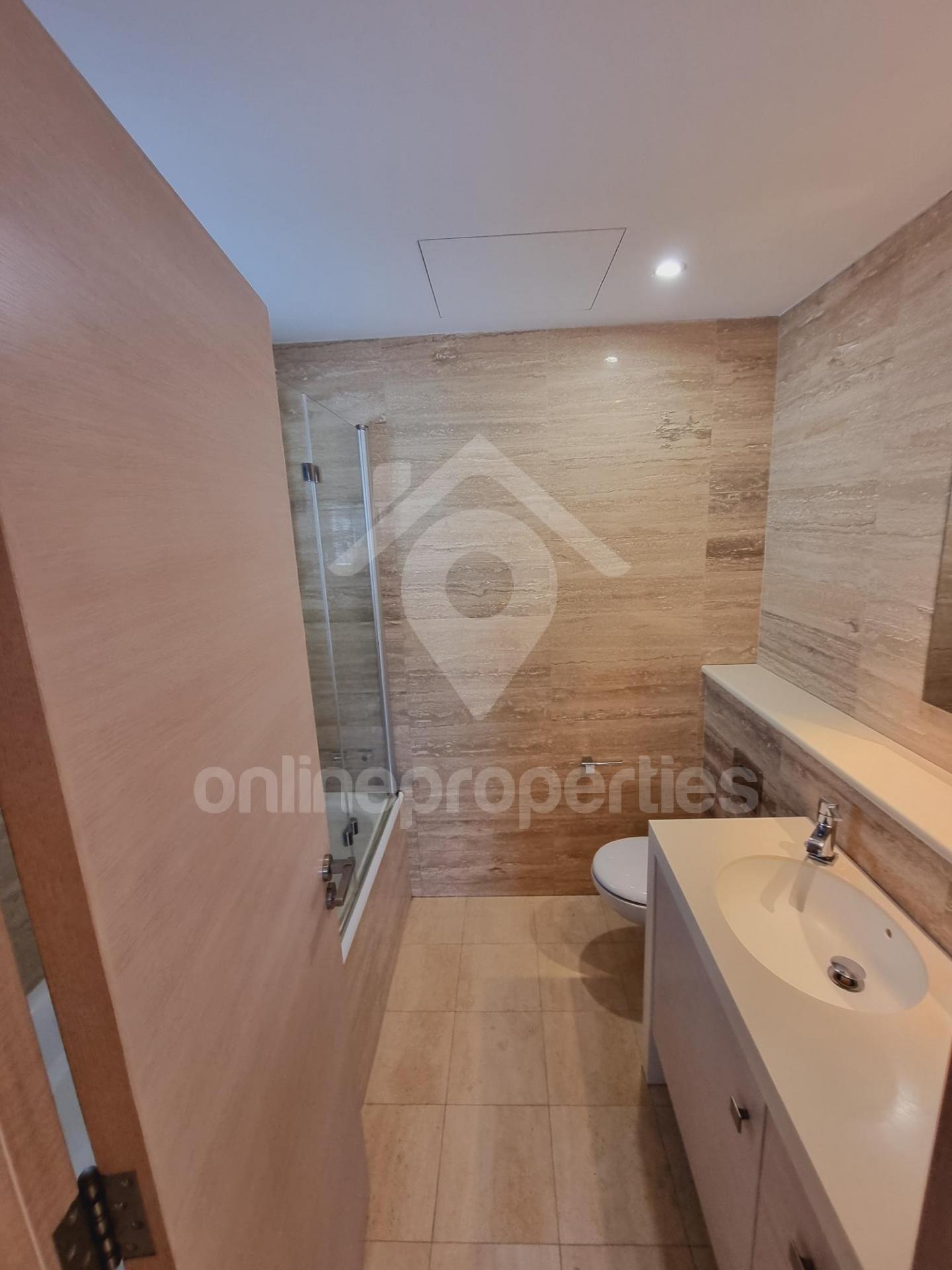 To change image, hover mouse over thumbnails below