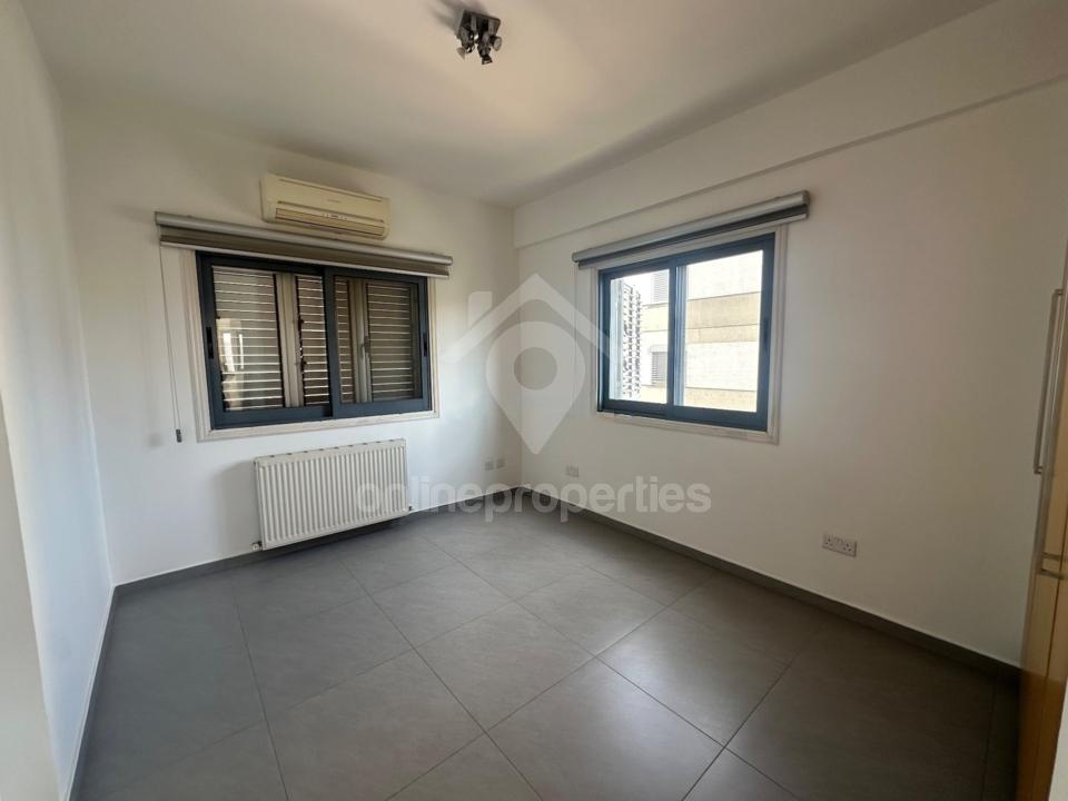 To change image, hover mouse over thumbnails below