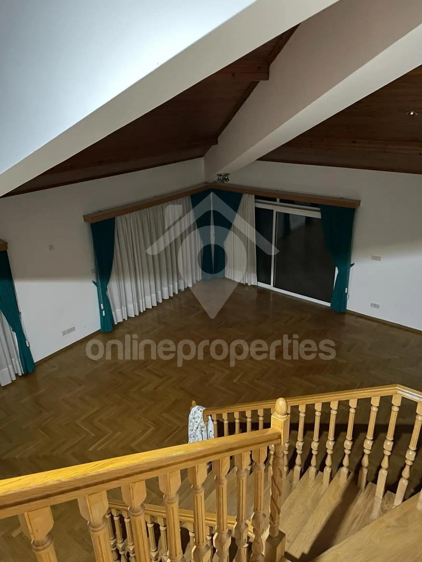 To change image, hover mouse over thumbnails below