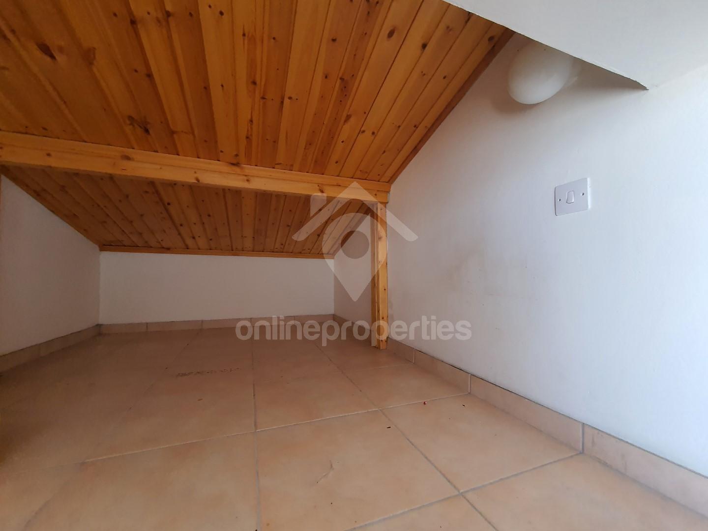 To change image, hover mouse over thumbnails below