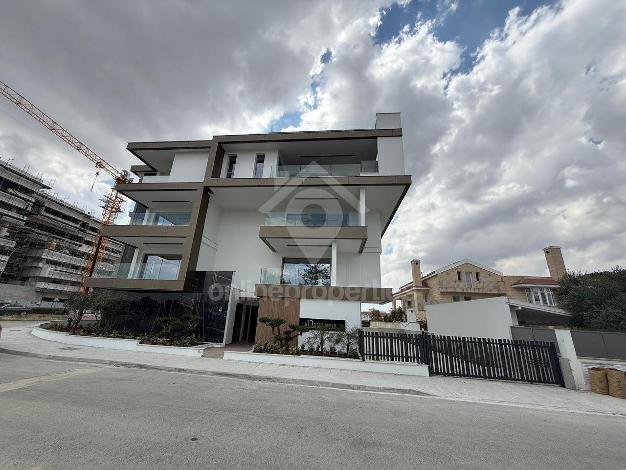 To change image, hover mouse over thumbnails below