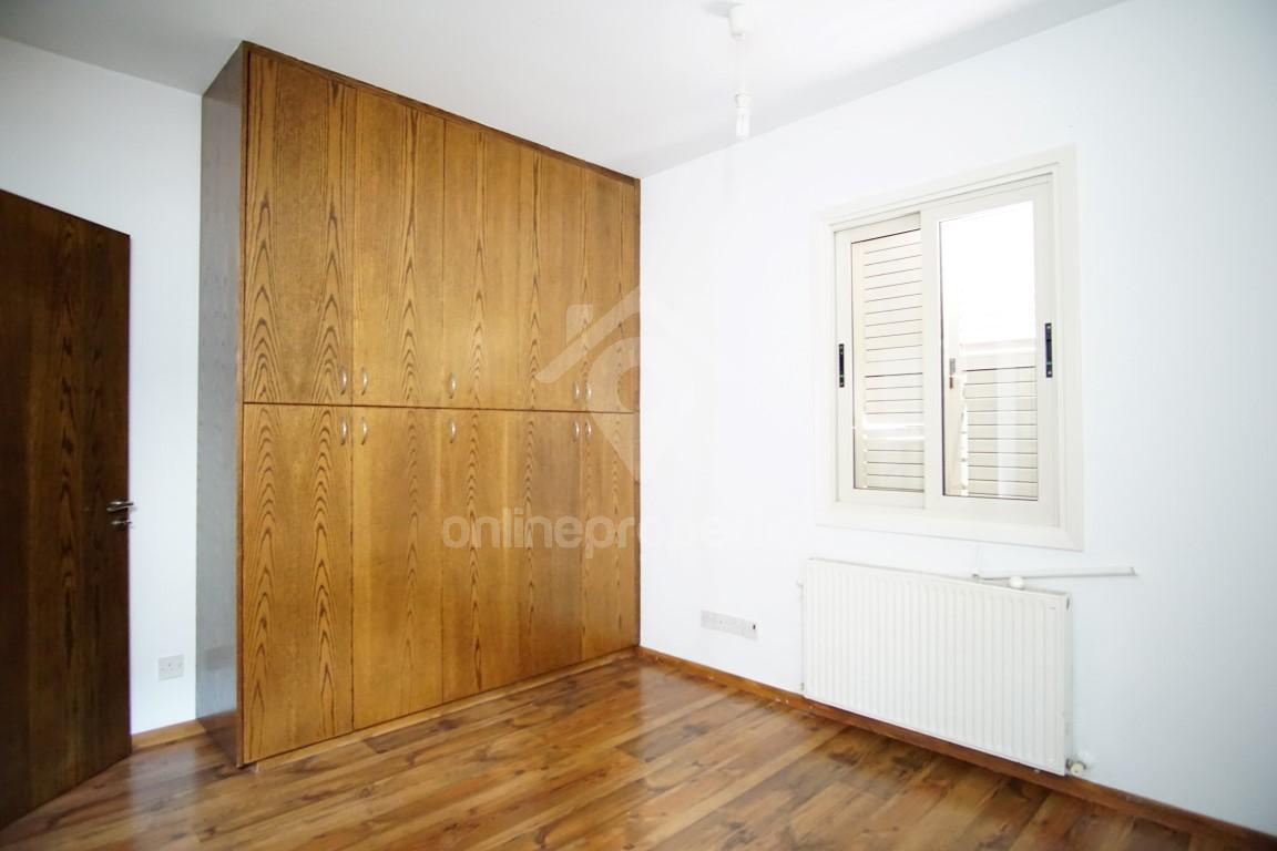 To change image, hover mouse over thumbnails below