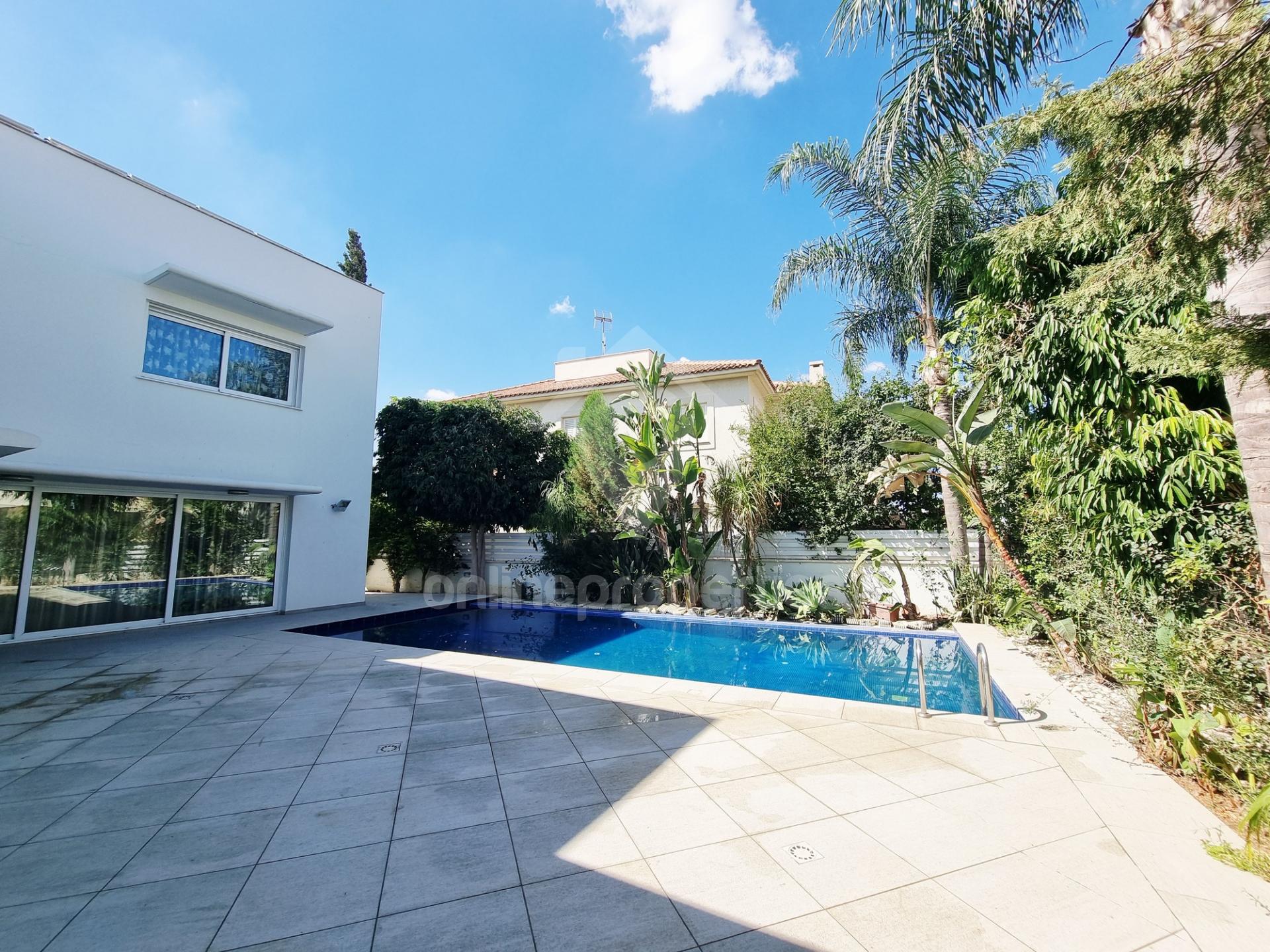 To change image, hover mouse over thumbnails below