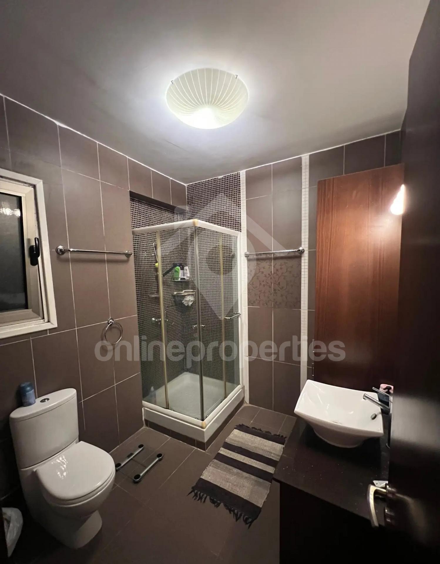 To change image, hover mouse over thumbnails below