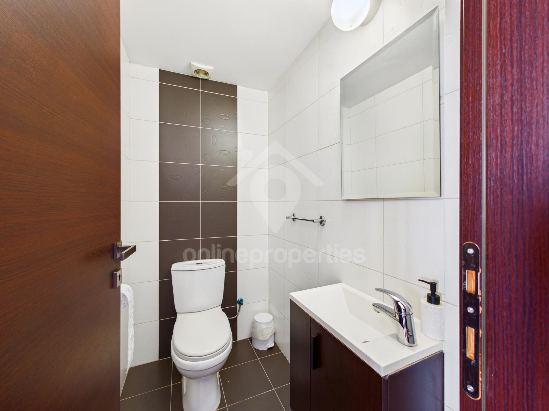 To change image, hover mouse over thumbnails below