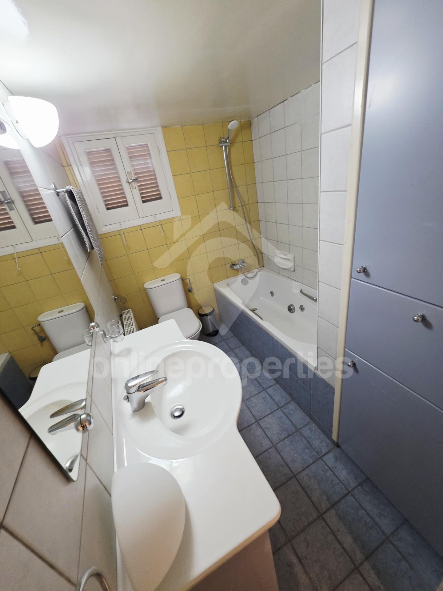 To change image, hover mouse over thumbnails below