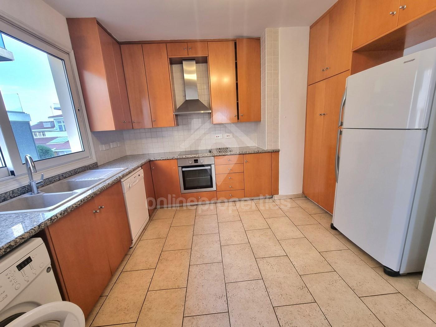 To change image, hover mouse over thumbnails below