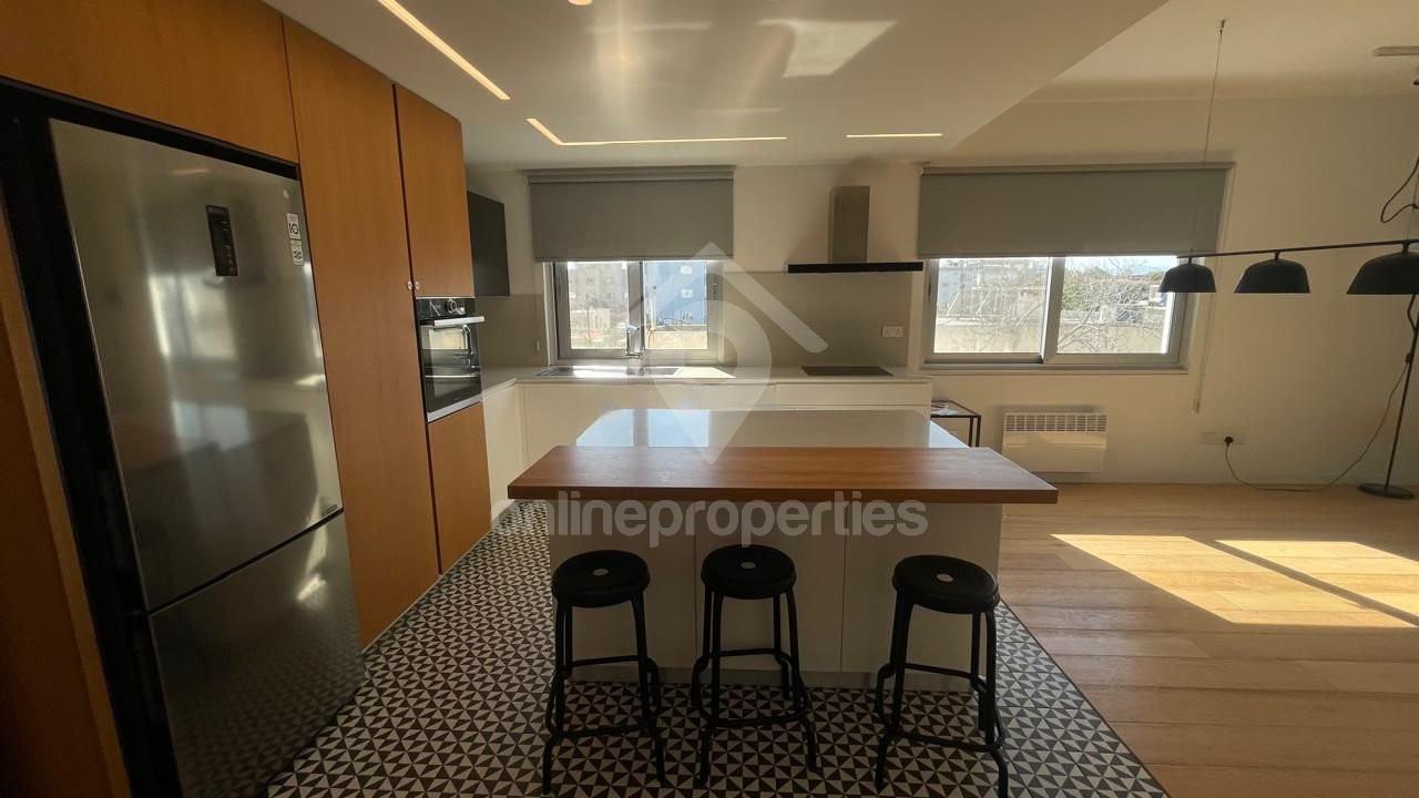 To change image, hover mouse over thumbnails below