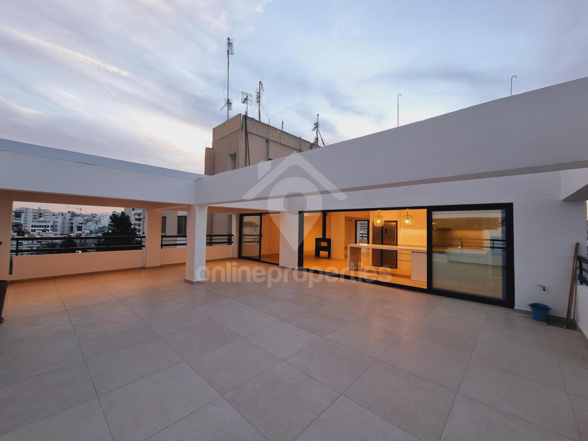 Beautiful, fully renovated 2-bedroom flat with big veranda/Communal charges and Internet included