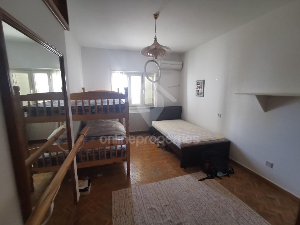 To change image, hover mouse over thumbnails below