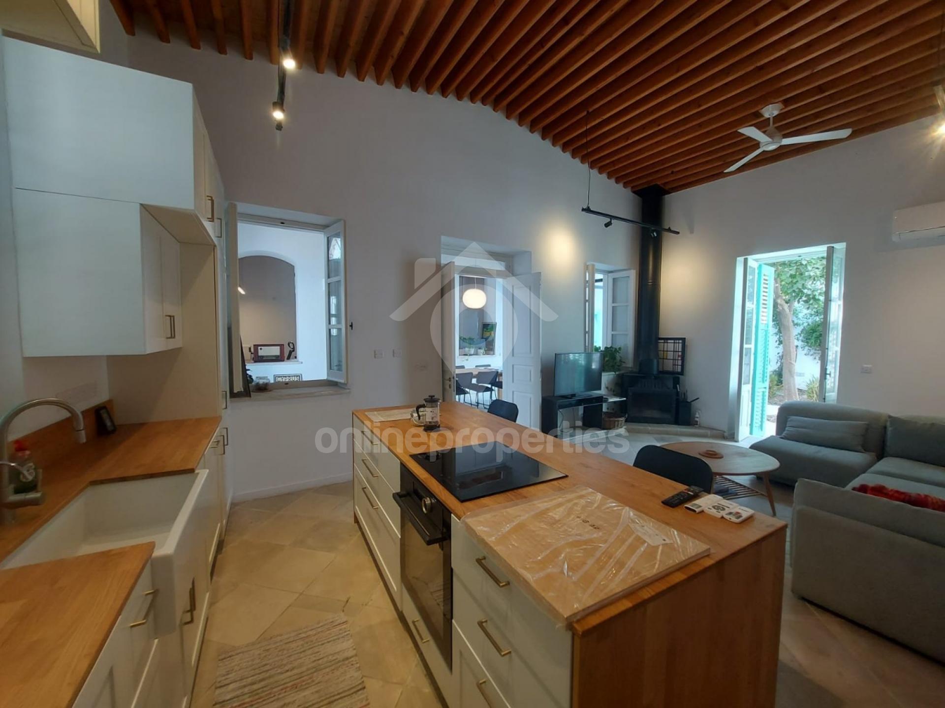 To change image, hover mouse over thumbnails below