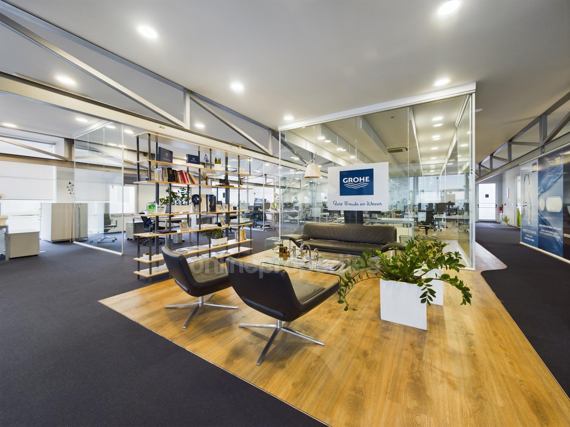 To change image, hover mouse over thumbnails below