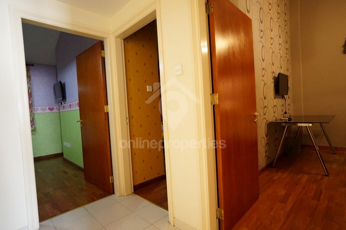 To change image, hover mouse over thumbnails below